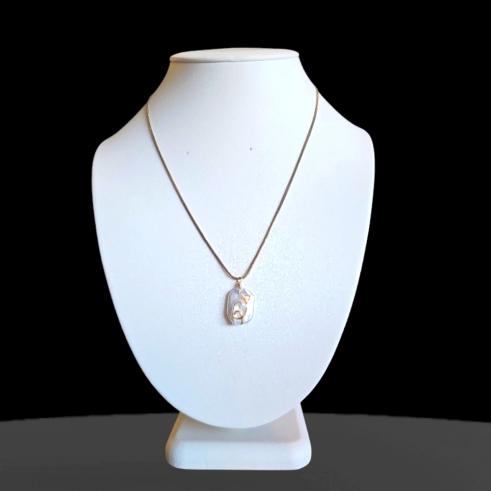 Elegant & Charming Handcrafted Natural Baroque Pearl Pendant Gold PlateNecklace